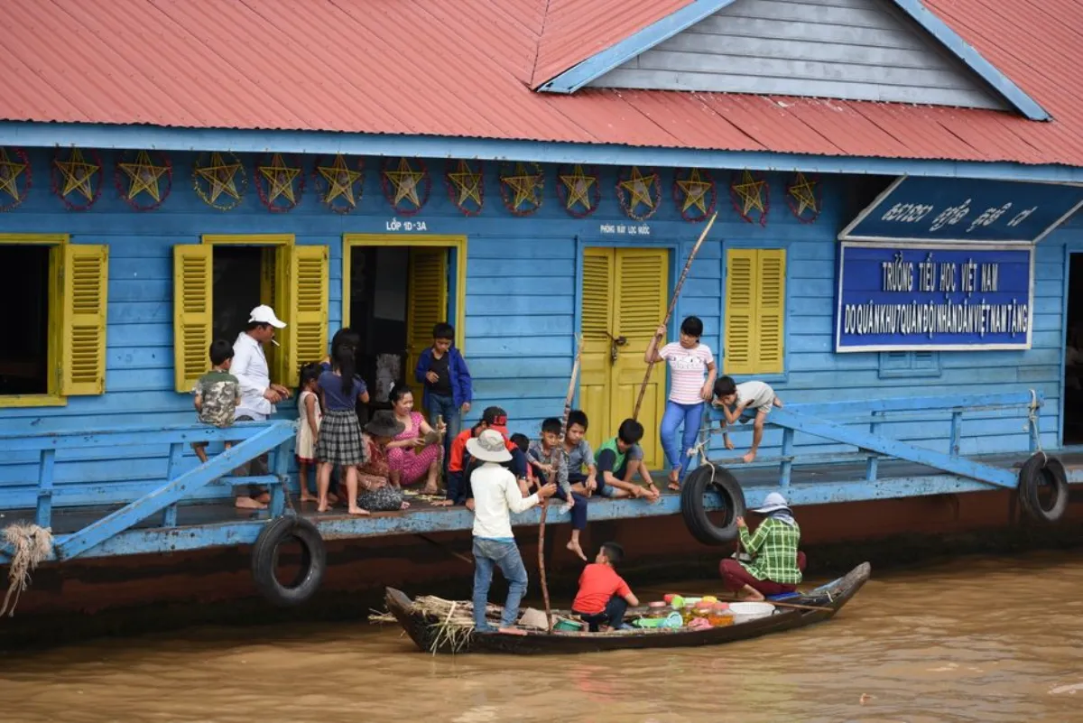 floating school